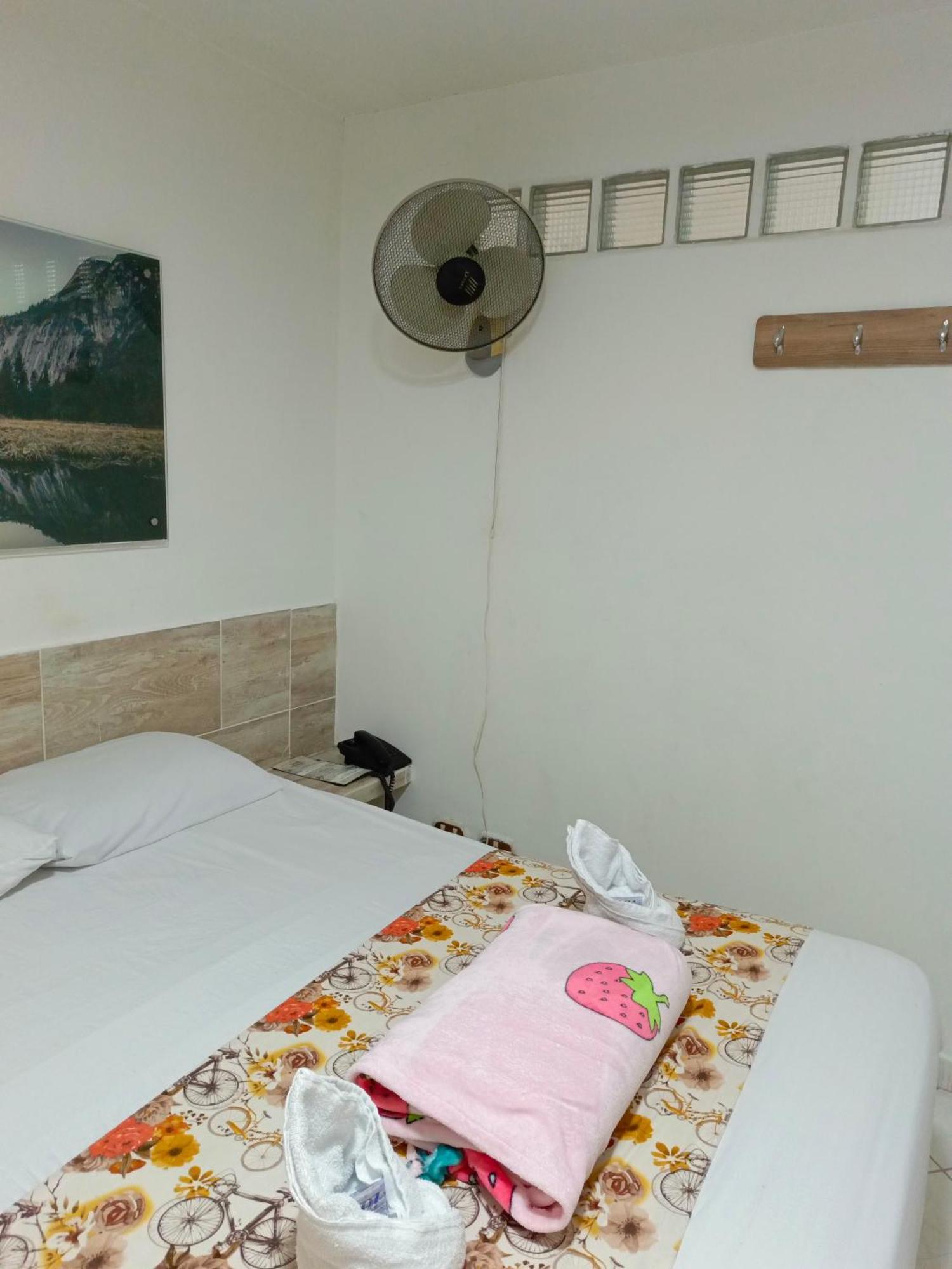 Hotel Brisas Medellín Extérieur photo