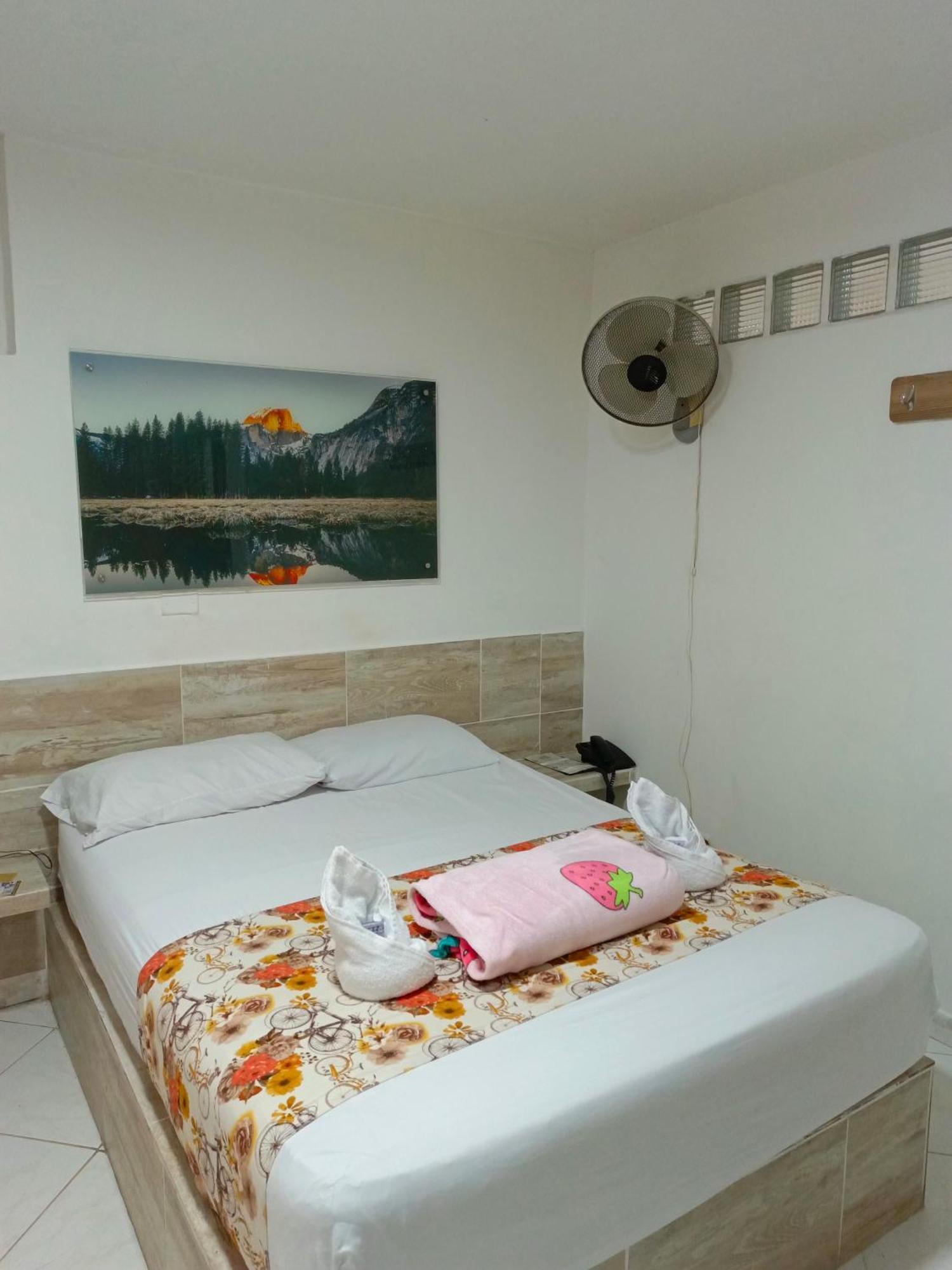 Hotel Brisas Medellín Extérieur photo